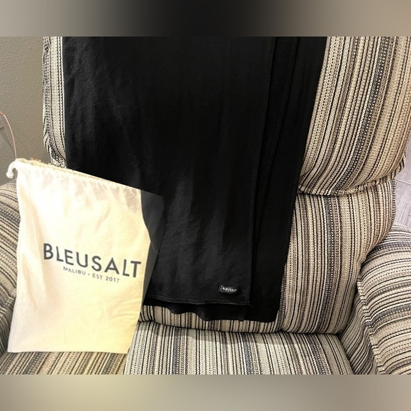 Bleusalt The 2 Yard Wrap in black (dust bag NOT included) - Picture 1 of 6